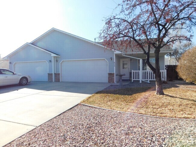 Building Photo - Duplex in Quite Neighborhood Rental