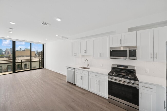 Building Photo - 32 Jones St Unit 501