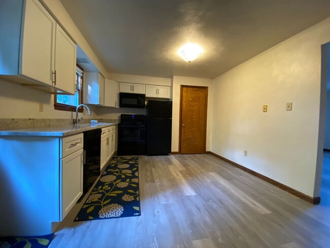Photo - Spectacular 2 BR / 1.5 BR Townhouse in Lat...