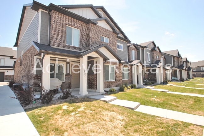 Beautiful End-Unit Townhome | Premium Location Near USU - Beautiful End-Unit Townhome | Premium Location Near USU