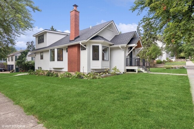 Photo - 146 E Maple St