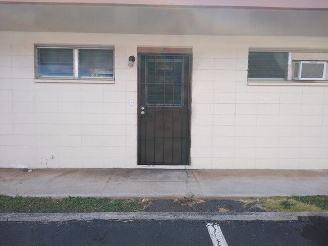 Photo - 909 University Ave Unit 102