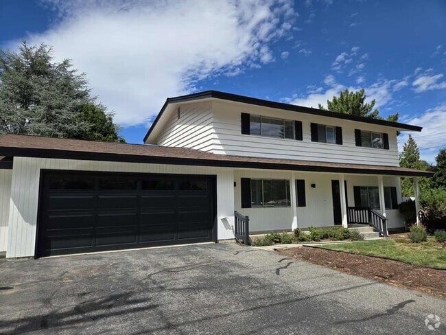 Building Photo - HUGE Number 2 Canyon ~ ~ 4 bedroom, 3 bath... Rental