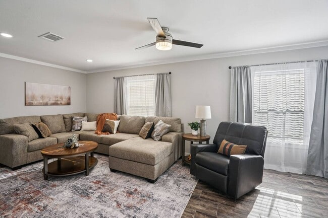 Photo - 1621 American Dr