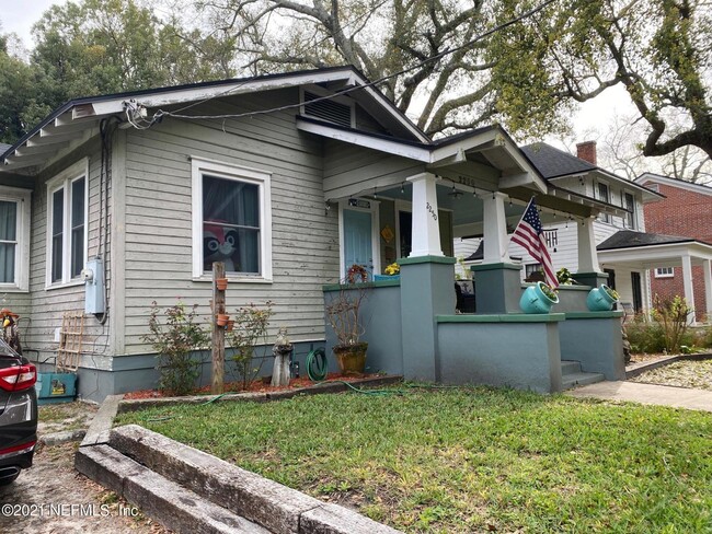 Photo - 2250 Myra St