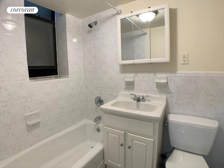 Photo - 147 E 90th St Unidad 1-B