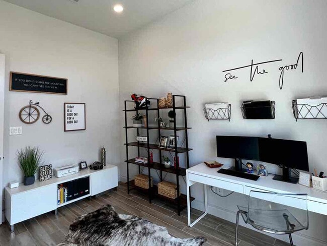 Photo - 2126 Thayer Cv