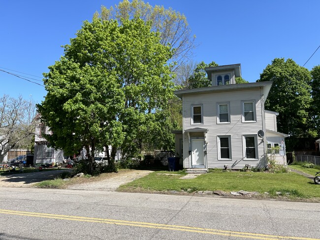 Photo - 469 Pleasant St Apartments Unit 2