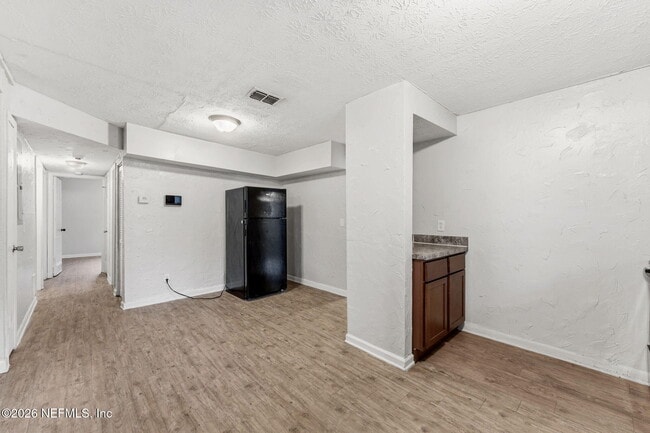 Photo - 744 Mackinaw St