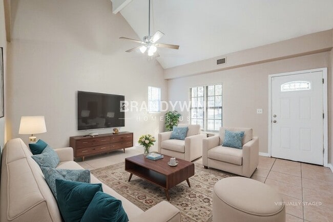 Photo - 700 E 7th St