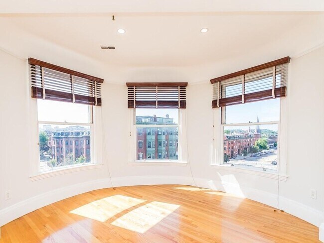 Photo - Bright 2 Bed in the South End with Roof Deck