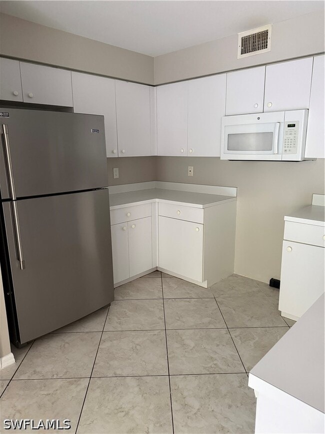Building Photo - 15415 Cedarwood Ln Unit 3