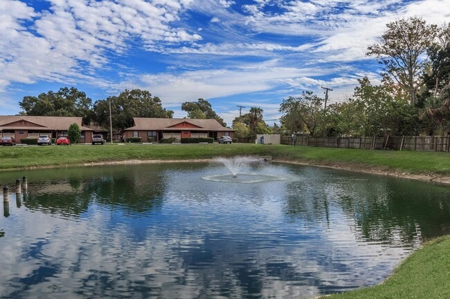 Photo - Cottage Court Apartments