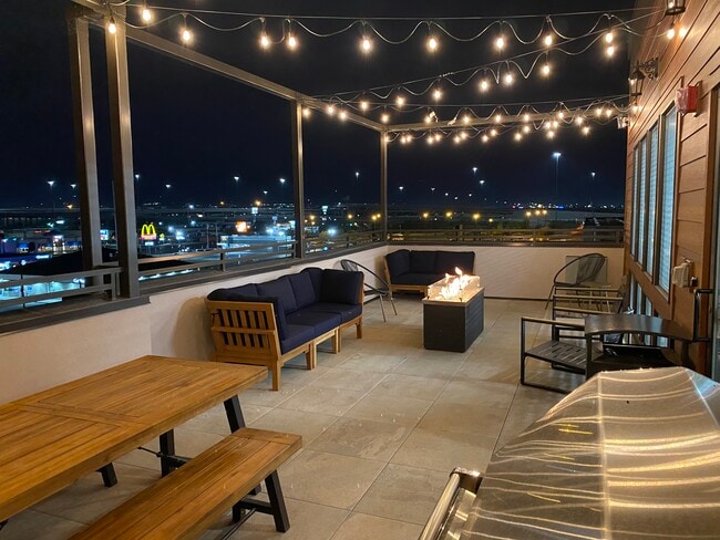 @2100 Apartments