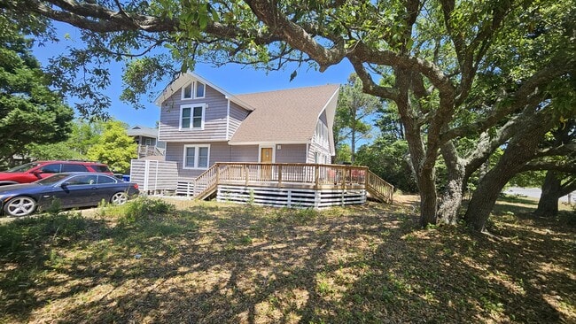 Building Photo - 102 W Windjammer Rd