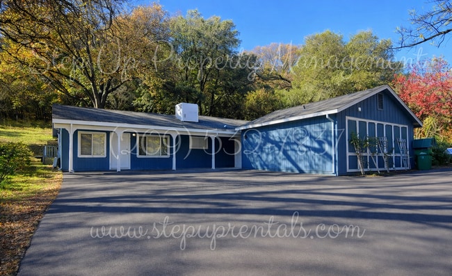 Building Photo - 494 Snell St Unit Studio