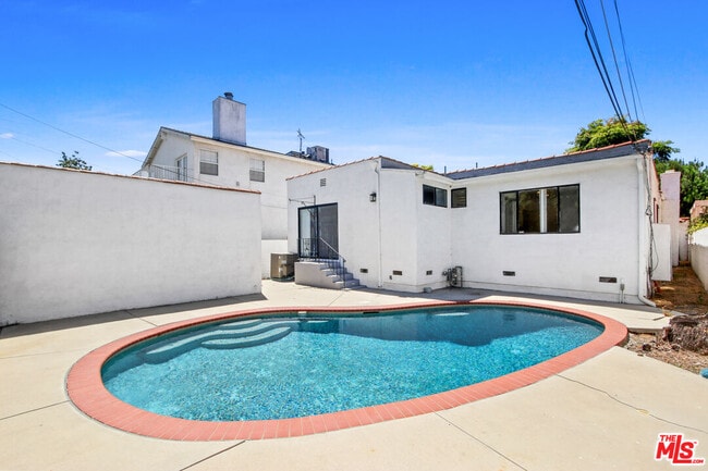 Building Photo - 352 S Wetherly Dr Rental