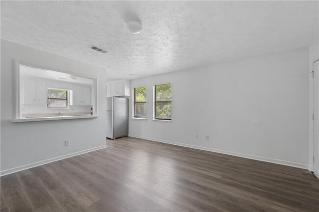 Photo - 233 Tanglewood Dr