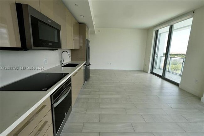 Photo - 2000 Metropica Wy