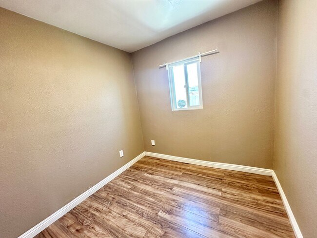 Photo - 4041-43 National Ave Unidad 4043