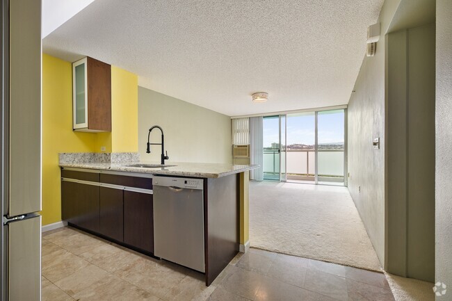 Building Photo - 2 Bed / 1.5 Bath Condo with 2 Parking Salt... Unit 611