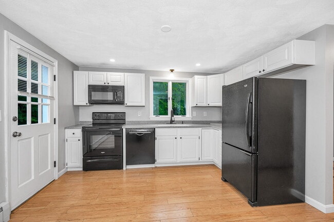 Photo - 352 Mammoth Rd