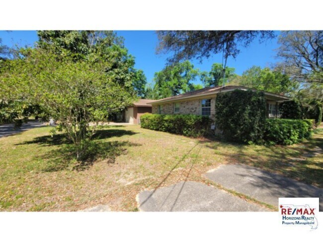 Photo - Fabulous move in ready home!