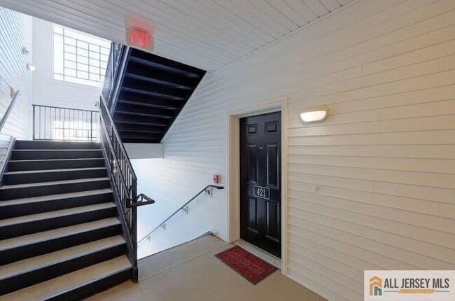 Photo - 421 Tavern Rd