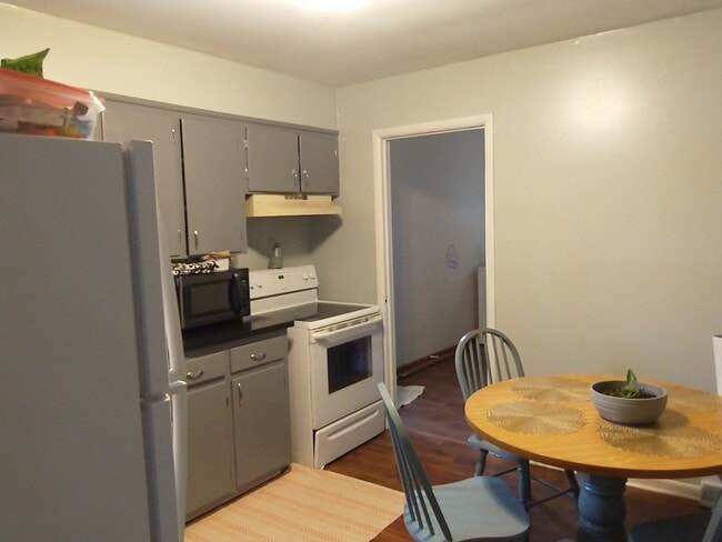 Photo - 407 N College St