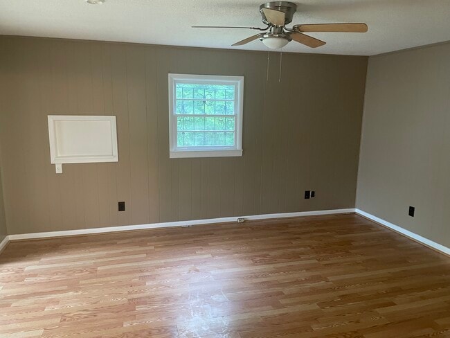 Building Photo - 1204 Gale Dr Rental