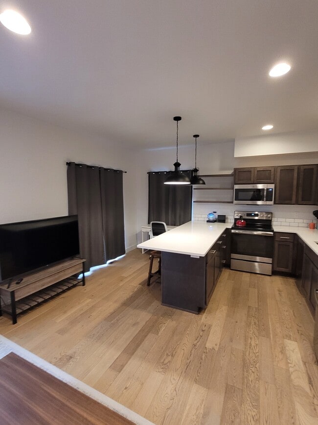 203 9th ST SE