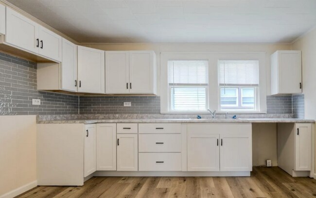 Photo - Bright & Inviting 2 Bedroom 1 Bathroom Bun... Casa