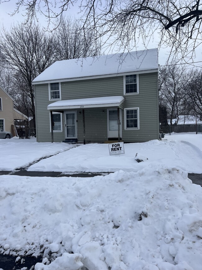 Building Photo - 255 Allen St Unit B