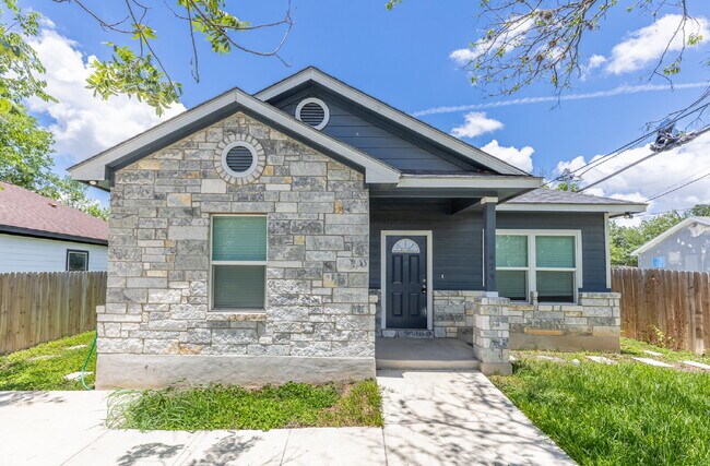 Building Photo - 479 Corliss