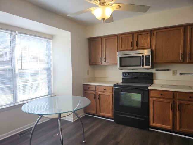 Photo - 8212 Londonderry Ct