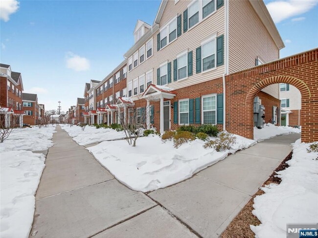 Photo - 81 Landmark Ln