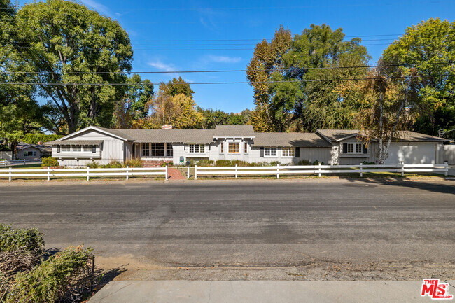 Building Photo - 20625 Dumont St Rental