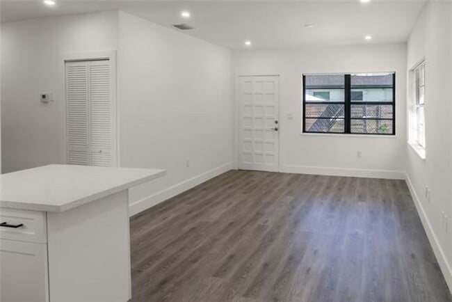 Photo - 2724 SW 34th Ct Unidad 2724 SW 34th Ct  B