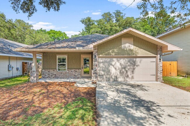 Modern Home in the Heart of Niceville! - Modern Home in the Heart of Niceville!
