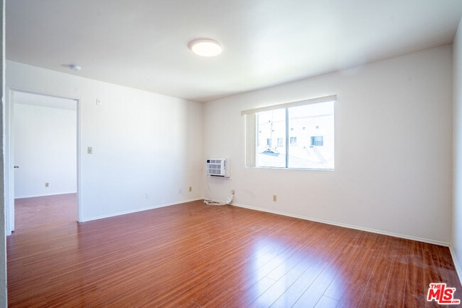Photo - 820 S St Andrews Pl Unit 304