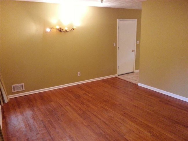 Photo - 3490 Commanche Ct SE