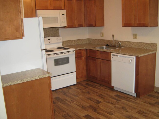 Building Photo - Fountain Court Apartments