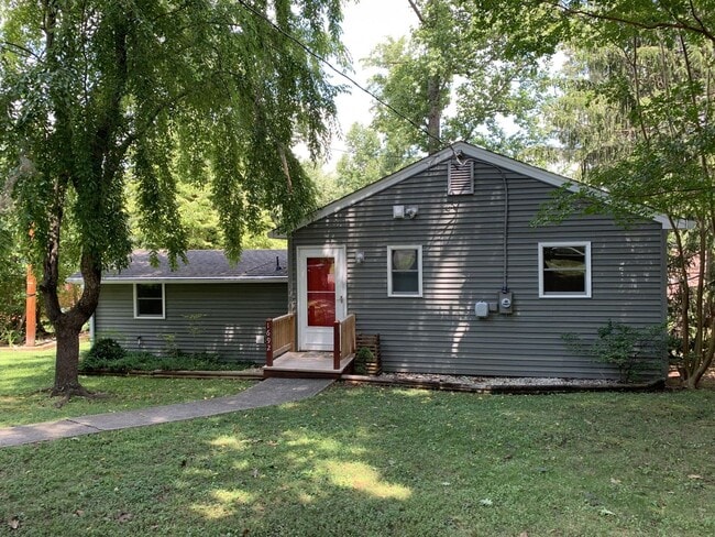 Lakeside House at Timberlake - Lakeside House at Timberlake