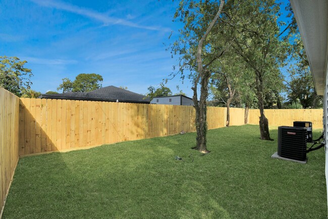 Photo - 5941 Southlea St