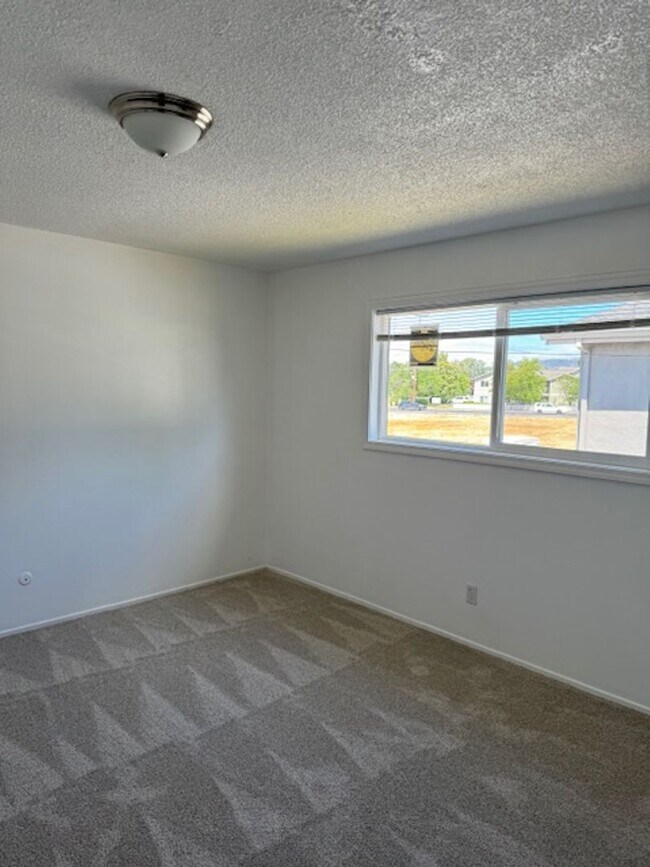 628 BERRYDALE Apartment Unit 16 Medford, OR