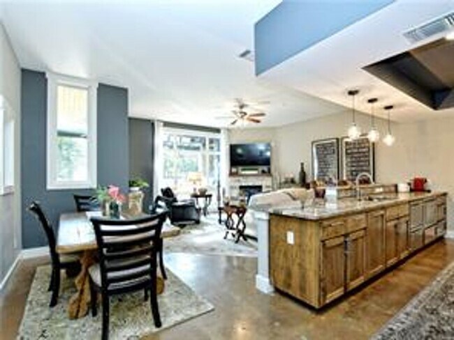 Photo - 804 E 47th St