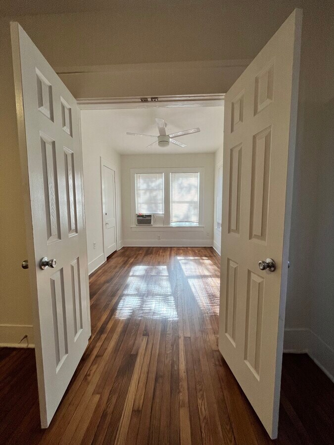 Photo - 5211 Worth St