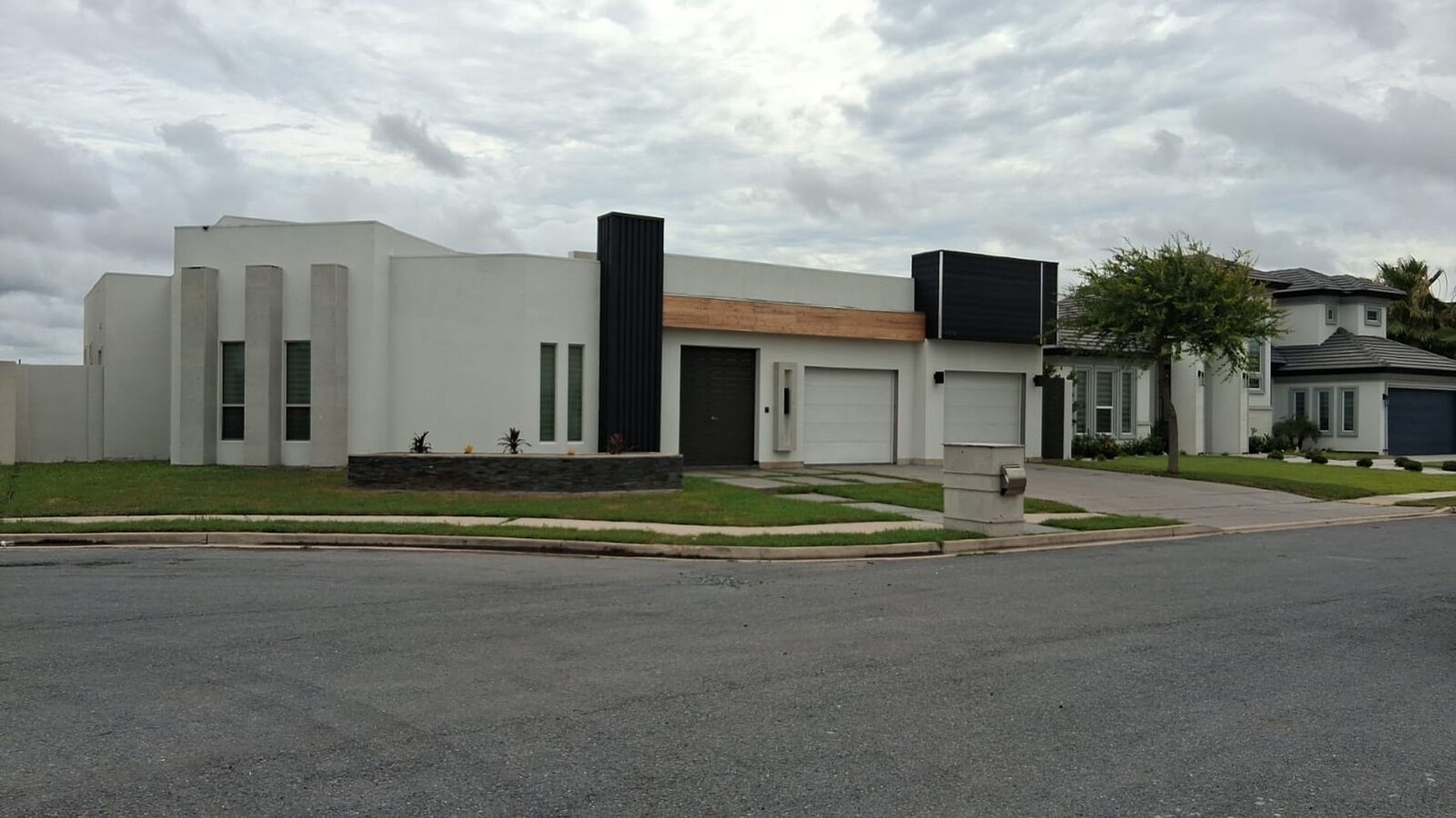 Modern 3-Bed / 3-Bath Home with Pool! - Modern 3-Bed / 3-Bath Home with Pool!