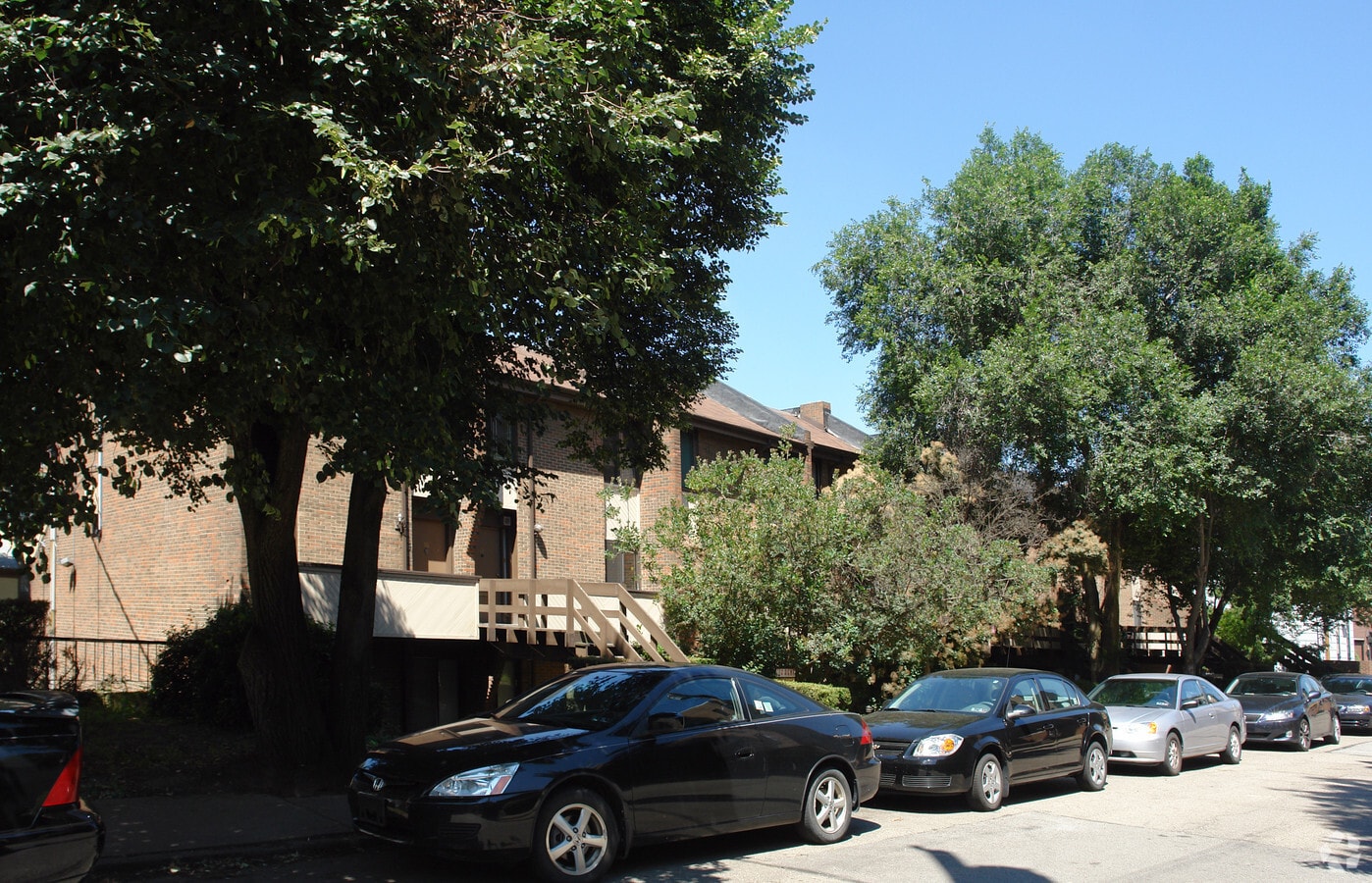 COPELAND COURT - COPELAND COURT Apartments
