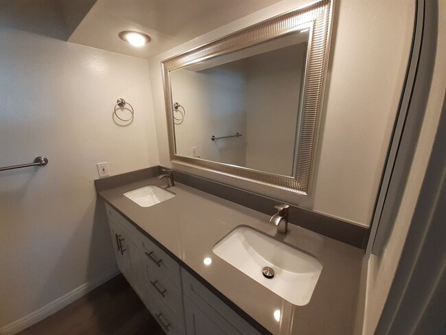 Photo - 2 Bed 1 Bath Newly Renovated for Rent in Newport Beach Unit 1717A